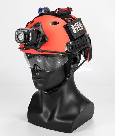 Тактичний рятувальний шолом червоного кольору із захисними окулярами та системою MOLLE, може використовуватися із сигнальними ліхтарями, прожекторами та високопродуктивними ліхтарями в тактичних іграх або рятувальних операціях.