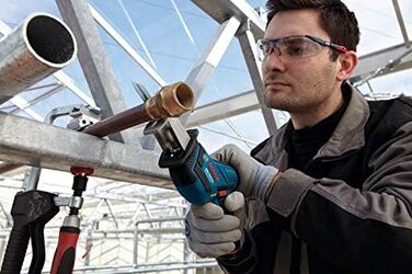 Акумуляторна зворотно-поступальна пила Bosch Professional 12V System GSA 12V-14 (глибина різання деревини/металевих профілів 65/50