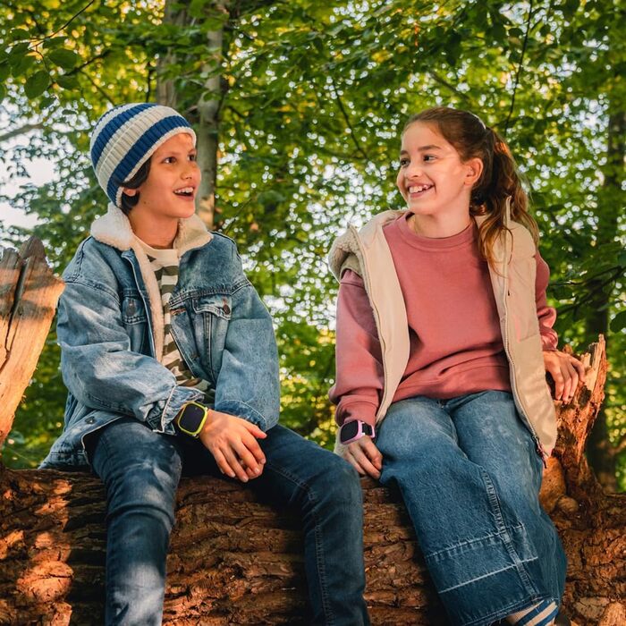 Розумний дитячий годинник Deutsche Telekom Xplora Kids Watch X6 Play eSIM GPS з кнопкою SOS, відображенням місцезнаходження, повідомленнями на телефон та голосовими повідомленнями підключається до смартфона батьків через додаток чорний X6 black