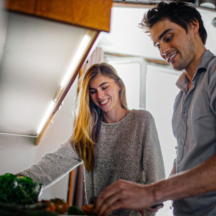 Світлодіодна стрічка з вимикачем, нейтральний білий колір світла, розширюється, кухня під шафою, світлодіодна стрічка кухня, освітлення шафи, кухонна лампа, освітлення, 57,3x2,2x3 см, білий