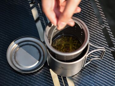 Титанова кружка Boundless Voyage 420 мл з чайним інфузером та кришкою, чашка для кемпінгу на відкритому повітрі з фільтром, легка одношарова кавова кружка зі складною ручкою, портативна, для походів, подорожей, пікніка, посуд для напоїв Ti3054D