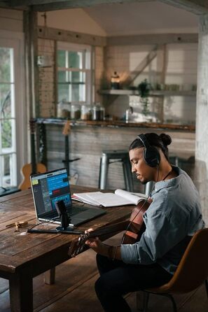 Мікрофон Sennheiser Profile з конденсаторним капсюлем Plug & Play, ідеальний для подкастів та стрімінгу Настільна підставка та кабель USB-C 1,2 м у комплекті Чорний (700065)