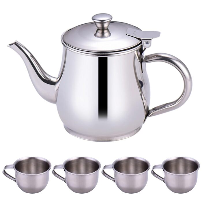 Дитячий чайний набір включає в себе портативний чайник з нержавіючої сталі обємом 330 мл з довгим носиком та фільтром, а також 4 чашки по 70 мл для чаювання вдома або в поході.