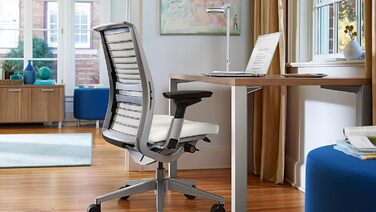 Ергономічне офісне крісло Steelcase Think з поперековою опорою LiveBack, підлокітниками 4D, екологічний дизайн, чорне, один розмір