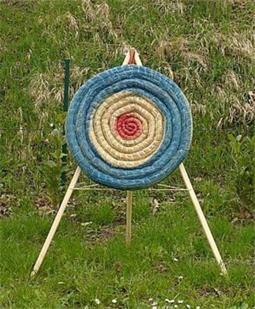 Набір мішеней Stronghold 65 см з підставкою – солом'яна мішень для стрільби з лука, арбалета та метання ножів