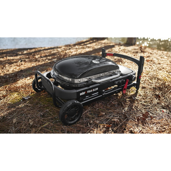 Компактний газовий гриль Weber Traveler з розкладним підставкою та колесами, модель 2026 року