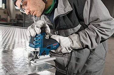 Професійний лобзик Bosch GST 150 CE (потужність 780 Вт, максимальна глибина пропилу деревини 150, вкл. ковзаючу колодку, кришку, в