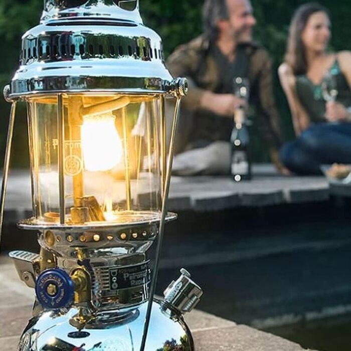 Гасова лампа Petromax HK 500 - гасова лампа для кемпінгу, саду та балкона - з технологією високої інтенсивності світла та світловою потужністю понад 400 Вт - ностальгічний дизайн із латуні