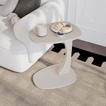 Приставний столик для дивана з колесами, маленький С-подібний приставний столик, столик для дивана стильного пісочно-бежевого кольору, маленький журнальний столик для вітальні, ідеальна поверхня для ноутбуків, чашок - Norma