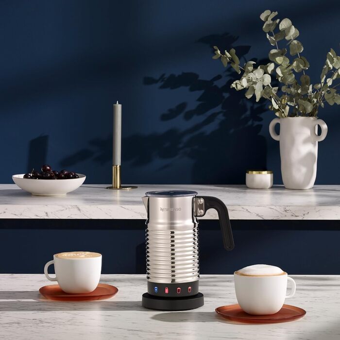 Для молока, електрична піноутворювач для 120 мл вершкового молока і 240 мл гарячого молока, можна мити в посудомийній машині, сріб