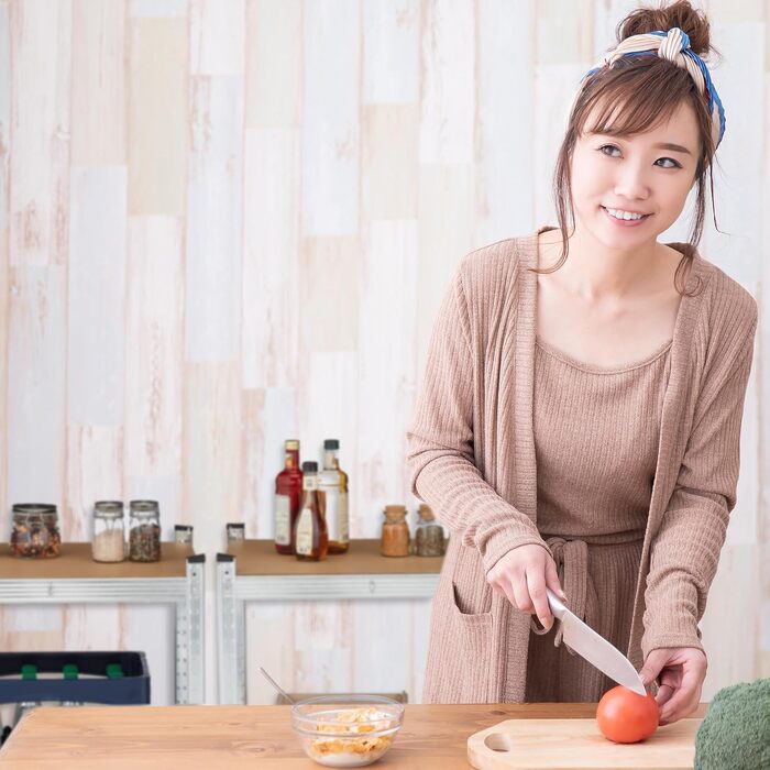 Міцний стелаж Relaxdays, ВxШxГ 138x60x40 см, 200 кг, сталь, 4 полиці, полиця для зберігання, для підвалу, гаража, підключається до мережі, сріблястий