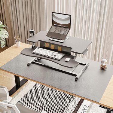 Стіл PUTORSEN для роботи сидячи-стоячи, 32-дюймовий двоетапний конвертер для столу стоячи з підставкою для клавіатури, регульована по висоті підставка для столу стоячи з тримачем для склянок та блокнотом, витримує до 15 кг, чорний