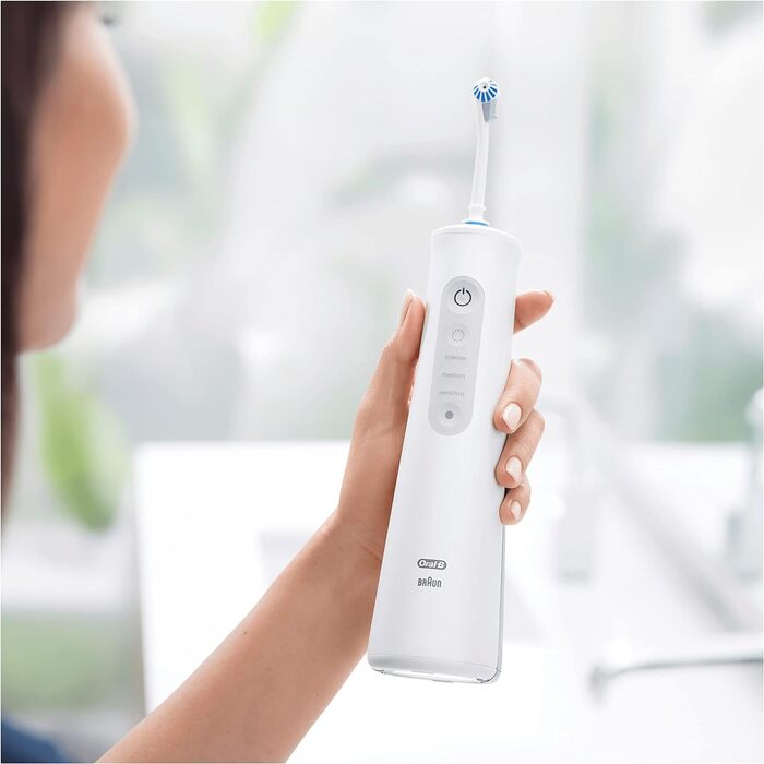 Іригатор для порожнини рота Oral-B Aquacare 6 Pro-Expert з технологією Oxyjet, іригатор для порожнини рота з 6 режимами очищення, 2-контактний штекер UK