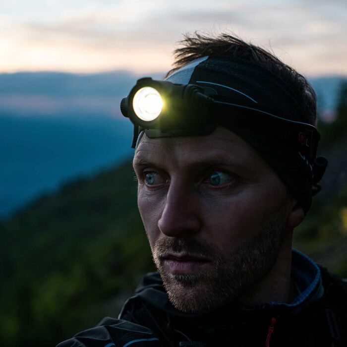 Налобний ліхтар Ledlenser H7R Core LED, 1000 люмен, перезаряджається від літієвої батареї, водонепроникний IP67, фокусується, плавно регулюється яскравість, постійне світло, дальність променя 250 м, магнітний зарядний кабель USB, один налобний ліхтар