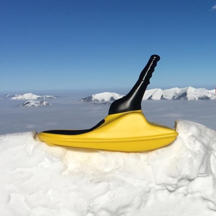 Дитяча пластикова шапка на зиму жовта