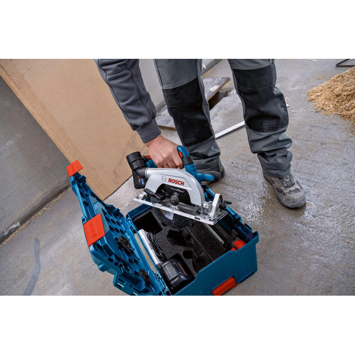 Акумуляторна дискова пила Bosch Professional 18V System GKS 18V 57-2 (пиляльний диск 165 мм, глибина різання 57 мм, без акумулятор