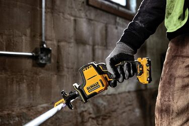 Компактна акумуляторна пила Dewalt DCS312NT (безщітковий двигун, електронне регулювання частоти обертання, заміна полотна без інст