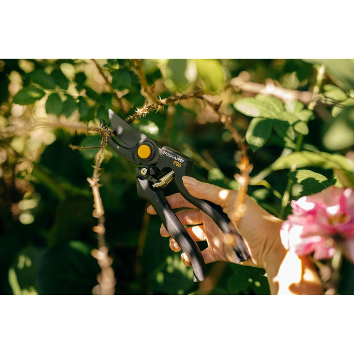 Садові ножиці Fiskars Bypass для свіжих гілок та сучків, антипригарне покриття, високоякісні сталеві леза, довжина 22,5 см, чорні/помаранчеві, Pro, P90, 1001530 Pro P90