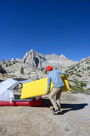 Ультралегкий килимок для кемпінгу та походів Therm-a-Rest NeoAir Xlite NXT MAX, сонячний ліхтарик Solar Flare Large, великий, з оновленою сумкою для зберігання