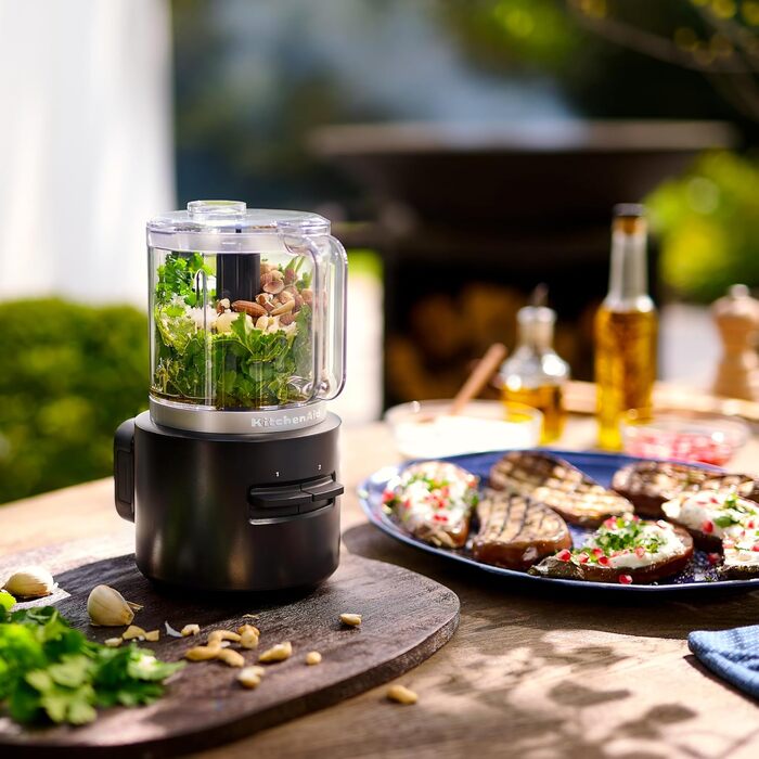 Бездротовий подрібнювач KitchenAid Go Cordless, 1,18 л, 2 швидкості та імпульсний режим, лезо з нержавіючої сталі та вінчик, до 25 хв роботи від одного заряду, чорний