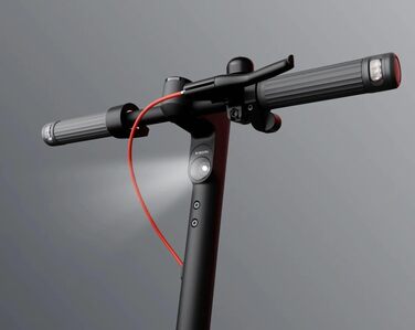 З допуском до дорожнього руху (макс. 20 км/год, запас ходу до 70 км та 25 нахилу, пневматичні шини, подвійні гальма, дисплей, алюм