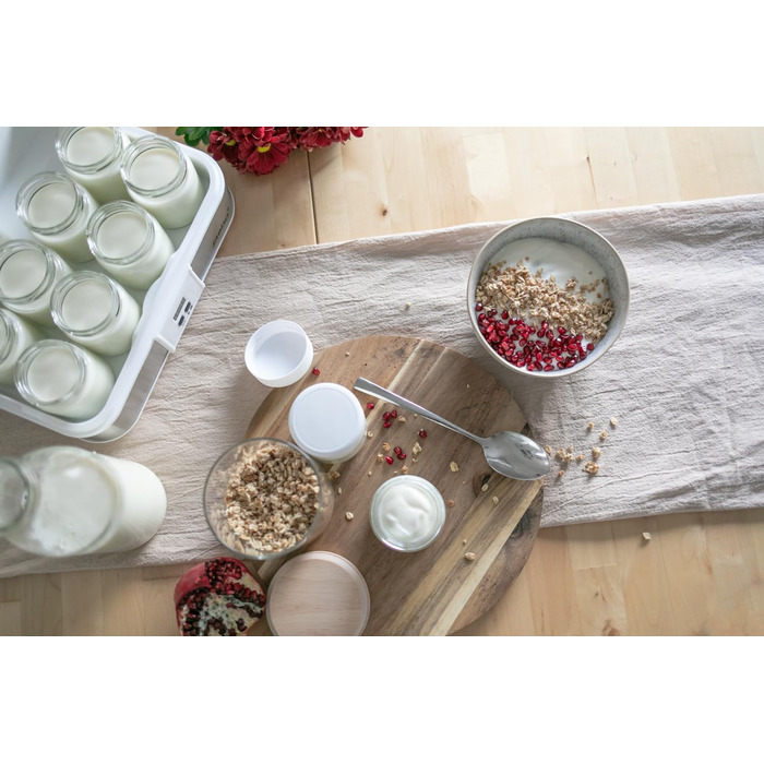 Йогуртниця Steba, функція таймера з кінцевим вимикачем для ідеальної консистенції, світловий індикатор роботи, LCD дисплей, 12 - скляних контейнерів для йогурту з кришкою 0,21 літра, 2,5 літра, JM 2