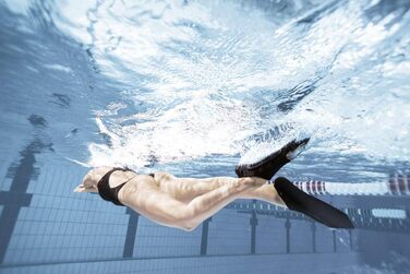 Ласти для плавання Arena Powerfin, тренувальні ласти для дорослих, 100 силікон, зручні та короткі ласти 35-36 EU чорні, срібні