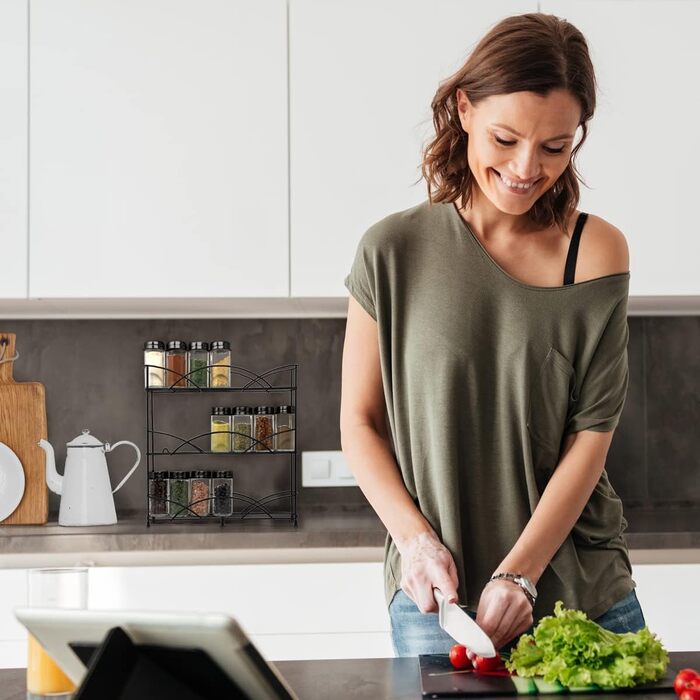 Підставка для спецій Joeji&39s Kitchen Standing Spice Organiser - Для банок зі спеціями та травами - Вміщує до 21 банки зі спеціями - У комплекті 2 присоски для стійкості - Не потрібно свердлити - Підставка для спецій (чорна)