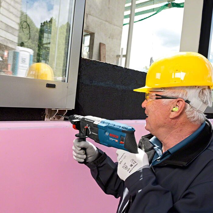 Перфоратор Bosch Professional GBH 2-28 F (потужність 880 Вт, макс. діаметр свердління бетону 28 мм, у комплекті набір свердел і зу