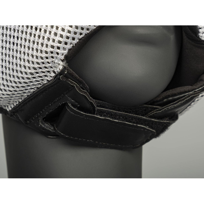 Шолом Paffen Sport Star MESH для спарингу надзвичайно легкий та міцний підходить для боксу, муай-тай, кікбоксингу тощо. Чорний/білий S/M