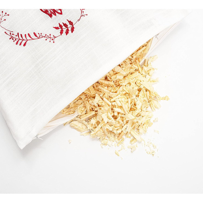 Бежева соснова подушка з вишивкою оленя, розмір 40х40 см, наповнена сосновою стружкою зі швейцарської сосни (червоного кольору)