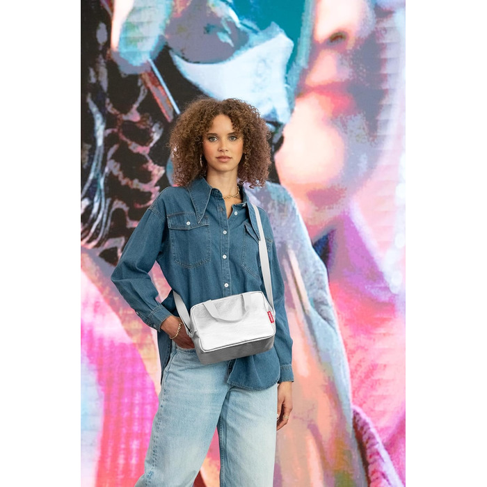 Сумка-холодильник Reisenthel Coolerbag-to-go Невелика сумка-холодильник для обіду, яку можна носити через плече ідеально підходить для пікніків, офісу та в дорозі. Один розмір, сріблястий колір Crackle