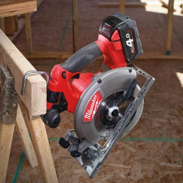 Акумуляторна портативна дискова пила Milwaukee M18 CCS55-0 FUEL(TM) 18V SOLO