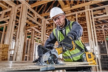 Акумуляторна циркулярна пила Dewalt 18 В DCS571NT (безщіткова, максимальна глибина різання 38 мм, спеціальна конструкція для робот