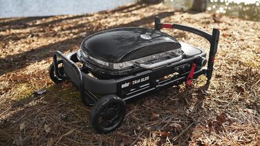 Компактний газовий гриль Weber Traveler з розкладним підставкою та колесами, модель 2026 року