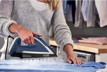 Парова праска Tefal FV6846E1 Ultragliss Plus проти накипу 2800 Вт знімний колектор для накипу 50 г/хв. безперервна подача пари 260