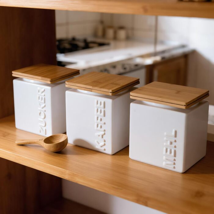 Герметичний контейнер для зберігання борошна 1 кг - Керамічний контейнер для борошна, включаючи бамбукову мірну ложку - Бамбукова кришка для тривалого зберігання - Квадратний та компактний, що штабелюється, колір борошна білий