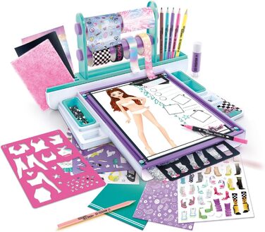 Стиль для всіх - Планшет для дизайнера одягу - Набір для творчого малювання та рукоділля для дітей віком від 6 років - Повний кейс для студії дизайну одягу з тканинами, трафаретами та наклейками - Студія дизайнера одягу OFG 276
