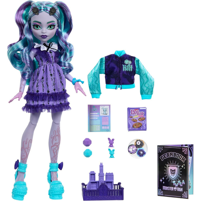 Набір ляльки Monster High Fearbook Twyla та аксесуарів з темою кіноклубу, студентською курткою, щорічником, настільною грою та печивом, HXW31 Лялька Twyla Журнал жахів