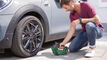 Електричний повітряний насос Bosch UniversalPump 18V (без акумулятора, 18 вольт, для автомобільних, мотоциклетних і велосипедних ш