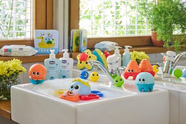 Книжка для купання Chicco з м'якого пластику вивчаємо цифри, кольори та тварин. Легка, зручно відкривається, змінює колір у воді. Для діток від 6 до 36 місяців.