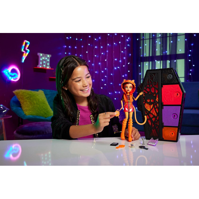 Лялька Monster High Skulltimate Secrets Toralei Stripe - Сяюча шафка з більш ніж 19 кольоровими сюрпризами, сюрпризи, таємниче покриття, що миється, для дітей віком від 6 років, HNF80