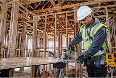 Акумуляторна дискова пила Dewalt 18 вольт (38 мм) DCS571N (для швидкого і точного різання, надзвичайно компактна, можна працювати