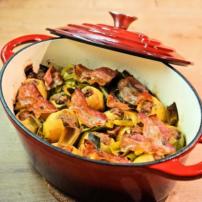 Чавунна кокотниця BBQ-Toro 4,3 л червона, овальна емальована чавунна сковорідка з кришкою чавунна каструля, підходить для індукцій