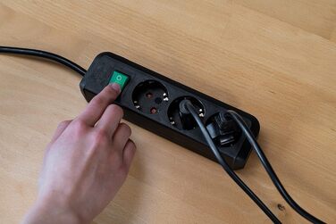 Розетковий подовжувач (багаторозеткова розетка з посиленим захистом від дотиків, вимикач і кабель 1,5 м) чорний, 3-