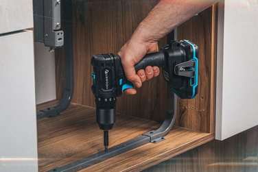 Набір Акумуляторний безщітковий дриль-шурупокрут 40 Нм + 2 акумулятора 2Аг + зарядний пристрій 4А + кейс HOEGERT 18 (HT2E265-B22DD)