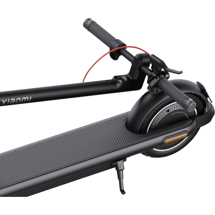 З допуском до дорожнього руху (макс. 20 км/год, запас ходу до 70 км та 25 нахилу, пневматичні шини, подвійні гальма, дисплей, алюм