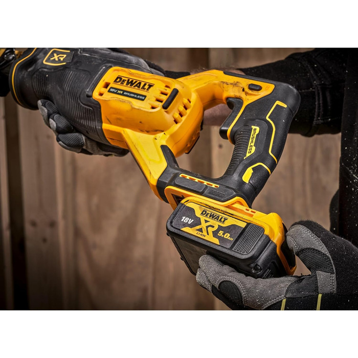 Акумуляторна зворотно-поступальна пила Dewalt 18V XR DCS382N (безщітковий двигун, дуже компактна, максимальна довжина різання 300