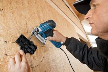 Професійний лобзик Bosch GST 150 CE (потужність 780 Вт, максимальна глибина пропилу деревини 150, вкл. ковзаючу колодку, кришку, в