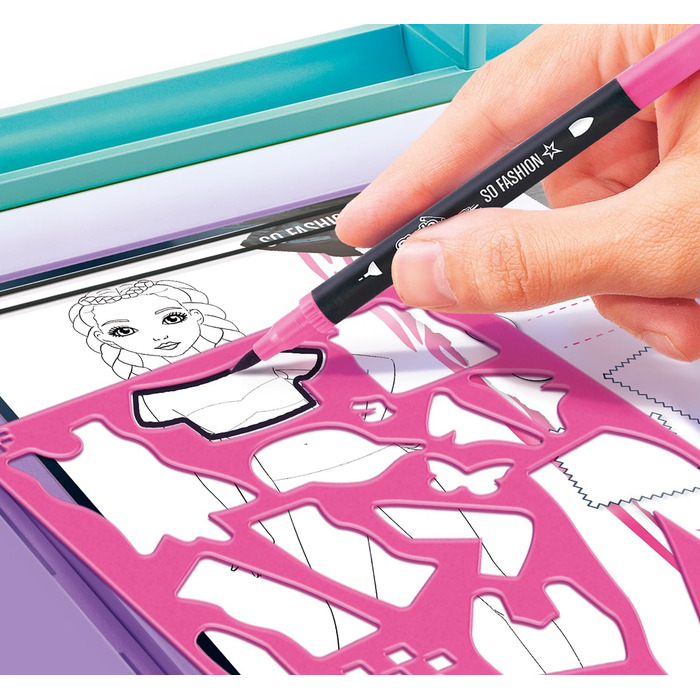 Стиль для всіх - Планшет для дизайнера одягу - Набір для творчого малювання та рукоділля для дітей віком від 6 років - Повний кейс для студії дизайну одягу з тканинами, трафаретами та наклейками - Студія дизайнера одягу OFG 276